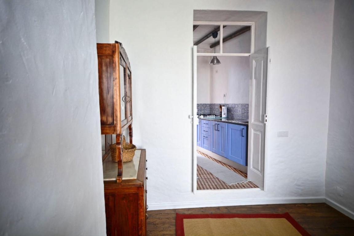 Traditional House In Historical Center Of Faro Bilik gambar